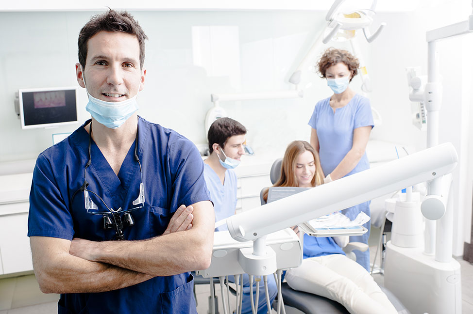 Zahnarztzahnärztin Studium Ausbildung Gehalt Und Bewerbung